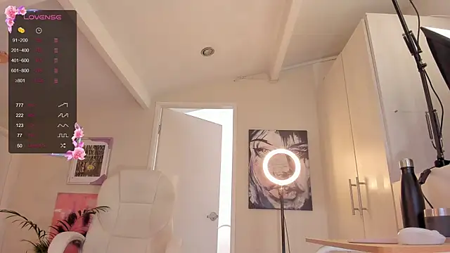 Snapshot of catalinasaiz chatting on February 27, 2025, 1:28 pm catalinasaiz online show from February 27, 2025, 1:28 pm