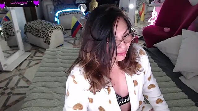 Snapshot of Myrnasexxx chatting on June 5, 2026, 10:43 am Myrnasexxx online show from June 5, 2026, 10:43 am