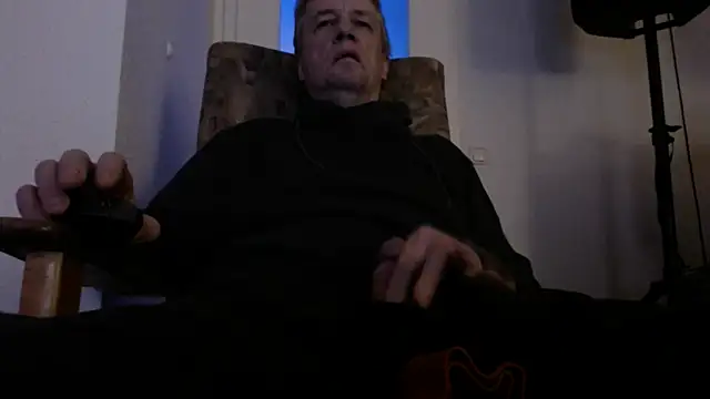 Snapshot of Cordt27 chatting on December 16, 2025, 5:29 pm Cordt27 online show from December 16, 2025, 5:29 pm