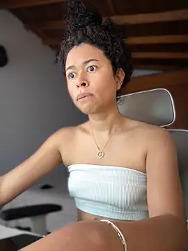 Snapshot of GabriSaenz chatting on November 24, 2025, 2:17 pm GabriSaenz online show from November 24, 2025, 2:17 pm