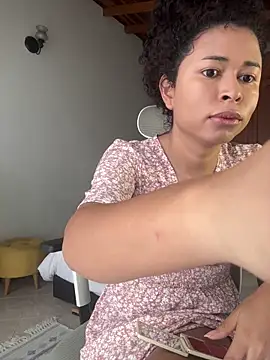 Snapshot of GabriSaenz chatting on April 7, 2026, 1:44 pm GabriSaenz online show from April 7, 2026, 1:44 pm