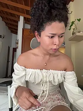 Snapshot of GabriSaenz chatting on April 11, 2026, 1:04 pm GabriSaenz online show from April 11, 2026, 1:04 pm