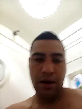 EISONREINA11 online show from October 12, 2025, 2:43 am