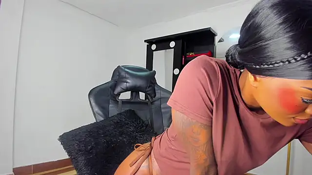 Snapshot of Emattaylor chatting on November 29, 2025, 11:02 am Emattaylor online show from November 29, 2025, 11:02 am