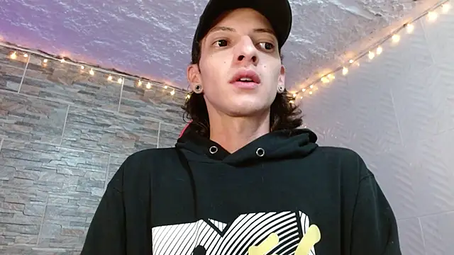 Snapshot of omar_alurba chatting on September 13, 2025, 12:21 am omar alurba online show from September 13, 2025, 12:21 am