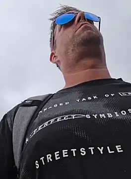 Trucker Hunter online show from October 16, 2025, 2:51 pm