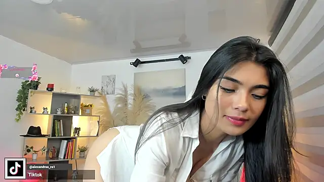 Alexandra ra online show from December 4, 2024, 12:08 am