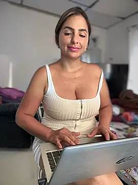 sammyqueenx21 online show from January 29, 2025, 10:32 pm
