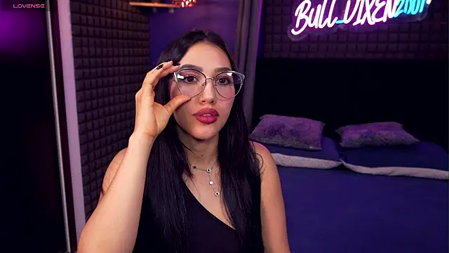 Snapshot of bull_vixen2001 chatting on April 18, 2026, 11:27 pm bull vixen2001 online show from April 18, 2026, 11:27 pm