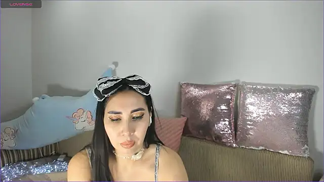 Snapshot of mia_choo chatting on December 6, 2024, 7:12 pm mia choo online show from December 6, 2024, 7:12 pm