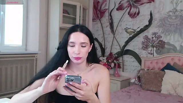 Snapshot of AliciaBow chatting on September 8, 2025, 2:27 pm AliciaBow online show from September 8, 2025, 2:27 pm