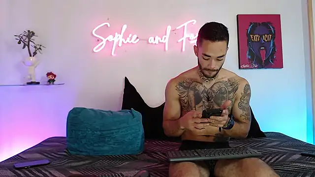 SophieFoxx17 online show from September 13, 2025, 1:16 am