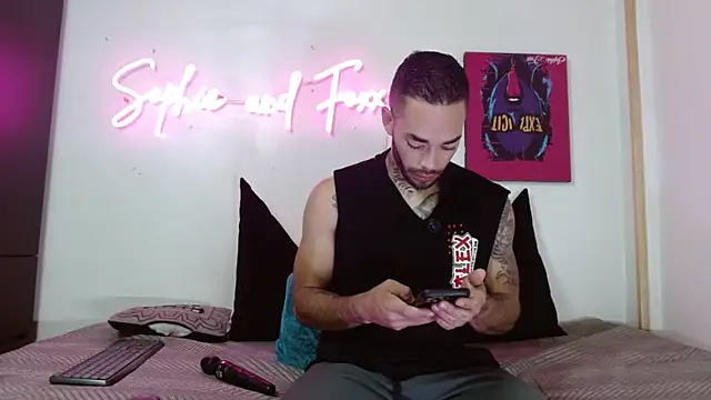 SophieFoxx17 online show from June 12, 2026, 12:15 pm