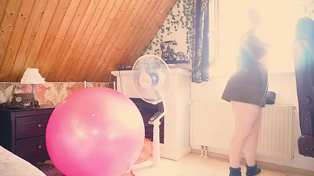 TessaWinter online show from September 15, 2025, 2:39 pm