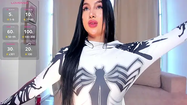 barbie es online show from October 31, 2025, 3:02 pm