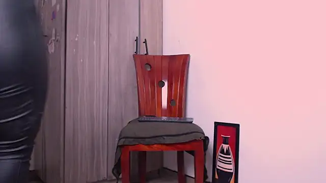 nicolstivens online show from December 18, 2024, 2:06 pm