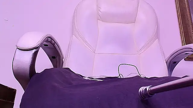 Snapshot of britanyy_ chatting on February 19, 2025, 3:06 am britanyy  online show from February 19, 2025, 3:06 am