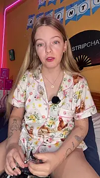 -veranito- online show from June 14, 2026, 3:08 am