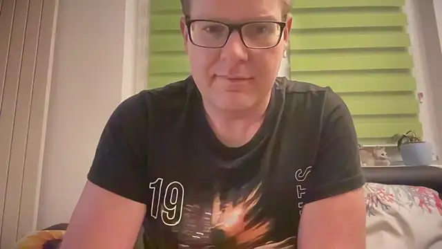 Snapshot of AnnualSunrise chatting on September 17, 2025, 7:37 pm AnnualSunrise online show from September 17, 2025, 7:37 pm