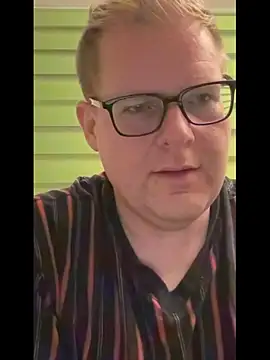 Snapshot of AnnualSunrise chatting on October 7, 2025, 8:28 pm AnnualSunrise online show from October 7, 2025, 8:28 pm