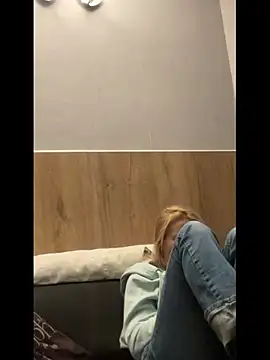 Snapshot of AnnualSunrise chatting on November 3, 2025, 7:26 pm AnnualSunrise online show from November 3, 2025, 7:26 pm