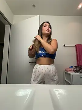 Snapshot of TheCinderella chatting on June 10, 2026, 11:13 pm TheCinderella online show from June 10, 2026, 11:13 pm
