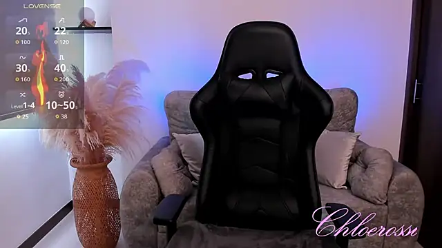 chloerossi online show from November 28, 2025, 3:25 pm