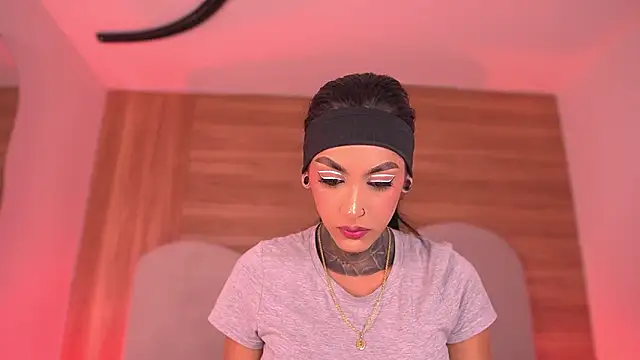 danna berlin  online show from May 5, 2026, 7:33 pm