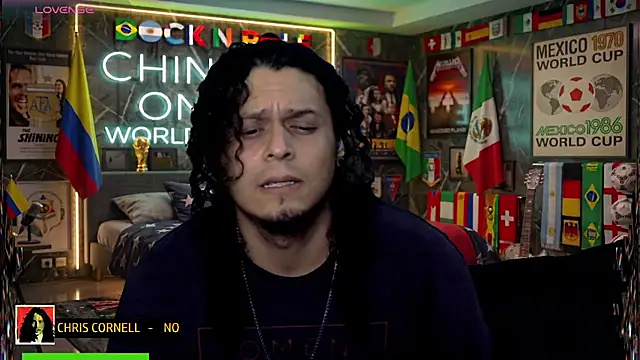 Snapshot of chino_roz chatting on July 6, 2026, 7:49 am chino roz online show from July 6, 2026, 7:49 am