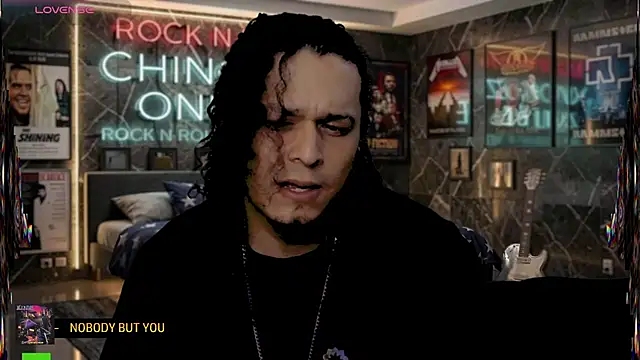 Snapshot of chino_roz chatting on August 3, 2026, 9:04 am chino roz online show from August 3, 2026, 9:04 am
