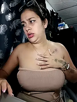 Snapshot of Latina_sexy1 chatting on February 19, 2026, 12:17 am Latina sexy1 online show from February 19, 2026, 12:17 am