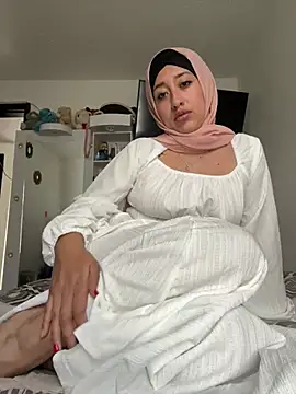 adila anich online show from December 14, 2024, 7:46 pm