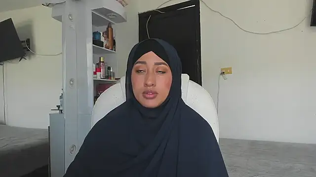 adila anich online show from September 28, 2025, 8:36 pm