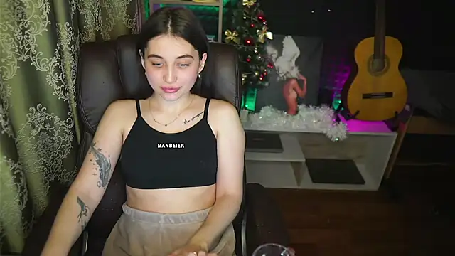 Snapshot of delicatedBailey chatting on January 13, 2025, 5:23 am delicatedBailey online show from January 13, 2025, 5:23 am