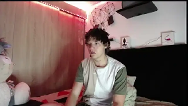 Snapshot of Santiago_kiler chatting on February 14, 2026, 11:29 am Santiago kiler online show from February 14, 2026, 11:29 am