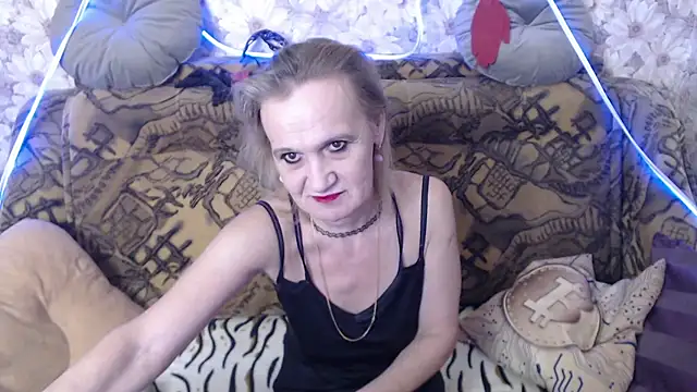 Snapshot of MissBekker chatting on October 2, 2025, 11:45 pm MissBekker online show from October 2, 2025, 11:45 pm