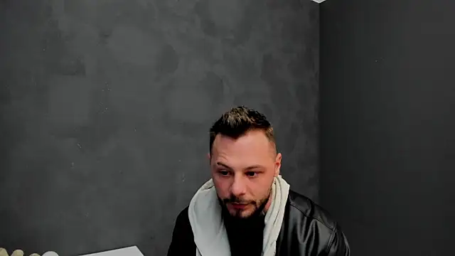 Snapshot of BrianHunts chatting on December 29, 2024, 5:53 am BrianHunts online show from December 29, 2024, 5:53 am
