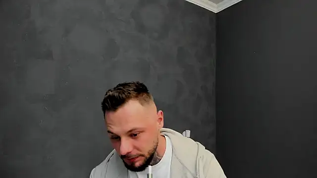 Snapshot of BrianHunts chatting on December 30, 2024, 5:58 am BrianHunts online show from December 30, 2024, 5:58 am