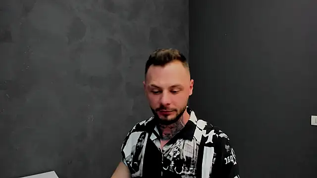 Snapshot of BrianHunts chatting on January 18, 2025, 12:15 pm BrianHunts online show from January 18, 2025, 12:15 pm