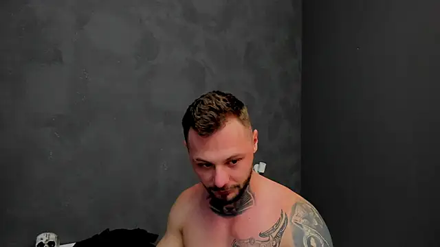 Snapshot of BrianHunts chatting on January 29, 2025, 9:23 am BrianHunts online show from January 29, 2025, 9:23 am