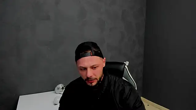Snapshot of BrianHunts chatting on March 19, 2025, 5:30 am BrianHunts online show from March 19, 2025, 5:30 am