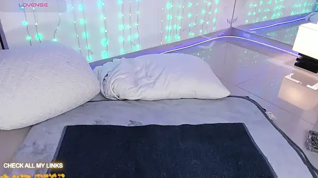 Snapshot of ohyesly_ chatting on September 30, 2025, 11:04 am ohyesly online show from September 30, 2025, 11:04 am