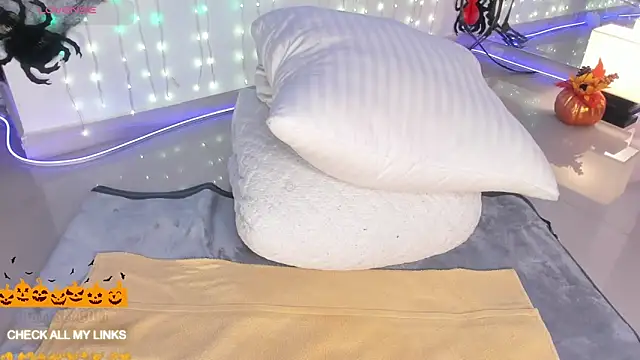 Snapshot of ohyesly_ chatting on October 7, 2025, 11:02 pm ohyesly online show from October 7, 2025, 11:02 pm