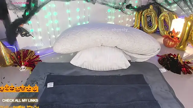 Snapshot of ohyesly_ chatting on October 31, 2025, 11:00 am ohyesly online show from October 31, 2025, 11:00 am