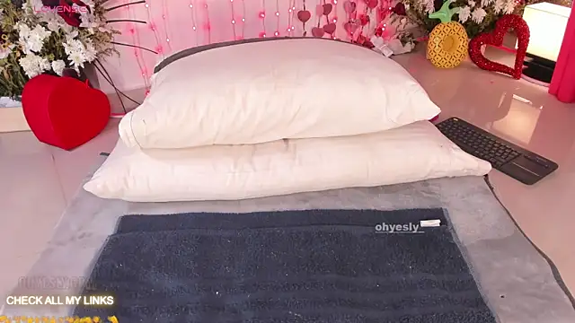 Snapshot of ohyesly_ chatting on February 21, 2026, 10:05 am ohyesly online show from February 21, 2026, 10:05 am