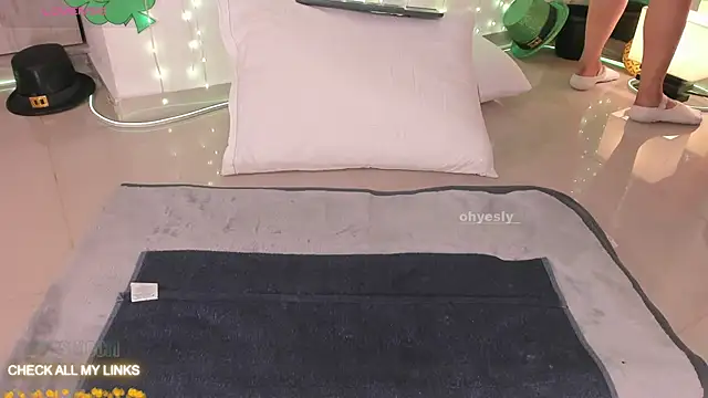 Snapshot of ohyesly_ chatting on March 4, 2026, 10:10 am ohyesly online show from March 4, 2026, 10:10 am