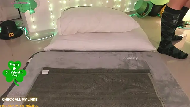 Snapshot of ohyesly_ chatting on March 25, 2026, 10:10 am ohyesly online show from March 25, 2026, 10:10 am