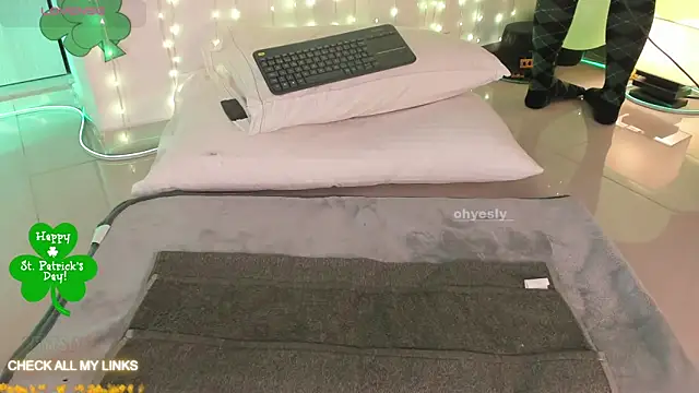 Snapshot of ohyesly_ chatting on March 26, 2026, 10:21 am ohyesly online show from March 26, 2026, 10:21 am