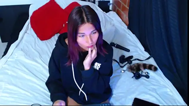 Sofynix online show from December 16, 2025, 9:42 pm