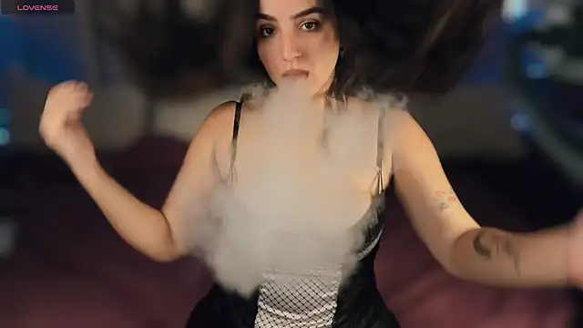 Snapshot of Daphne_Moss chatting on October 12, 2025, 12:37 pm Daphne Moss online show from October 12, 2025, 12:37 pm